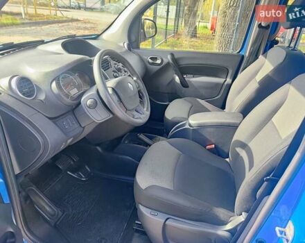 Синий Рено Кенгу, объемом двигателя 0 л и пробегом 30 тыс. км за 15999 $, фото 3 на Automoto.ua