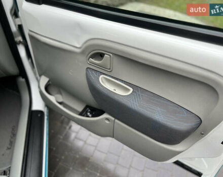 Зелений Рено Кєнгу, об'ємом двигуна 1.46 л та пробігом 220 тис. км за 3200 $, фото 29 на Automoto.ua