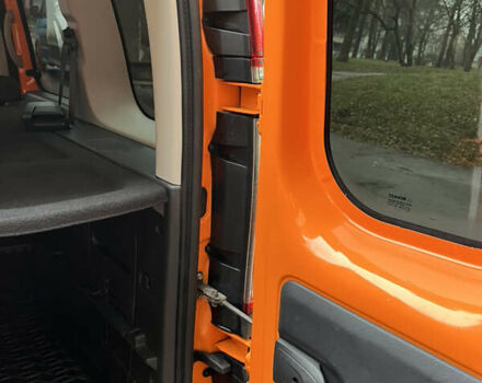 Оранжевый Рено Кенгу, объемом двигателя 1.5 л и пробегом 230 тыс. км за 11000 $, фото 19 на Automoto.ua