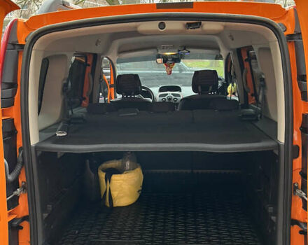 Оранжевый Рено Кенгу, объемом двигателя 1.5 л и пробегом 230 тыс. км за 11000 $, фото 14 на Automoto.ua