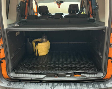 Оранжевый Рено Кенгу, объемом двигателя 1.5 л и пробегом 230 тыс. км за 11000 $, фото 18 на Automoto.ua