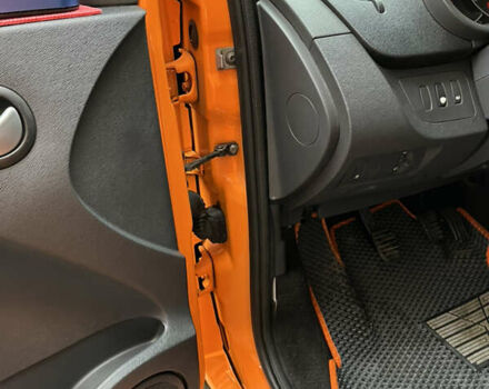 Оранжевый Рено Кенгу, объемом двигателя 1.5 л и пробегом 230 тыс. км за 11000 $, фото 11 на Automoto.ua