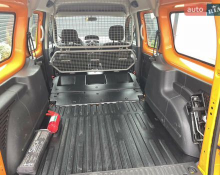 Рено Кенгу 2017 в Киеве на Automoto.ua Оранжевый Рено Кенгу, объемом двигателя 1.5 л и пробегом 300 тыс. км за 11500 $, фото 42 на Automoto.ua