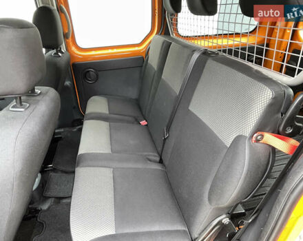Оранжевый Рено Кенгу, объемом двигателя 1.5 л и пробегом 300 тыс. км за 10800 $, фото 36 на Automoto.ua