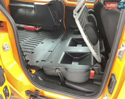 Рено Кенгу 2017 в Киеве на Automoto.ua Оранжевый Рено Кенгу, объемом двигателя 1.5 л и пробегом 300 тыс. км за 11500 $, фото 44 на Automoto.ua