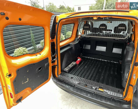 Рено Кенгу 2017 в Киеве на Automoto.ua Оранжевый Рено Кенгу, объемом двигателя 1.5 л и пробегом 300 тыс. км за 11500 $, фото 39 на Automoto.ua