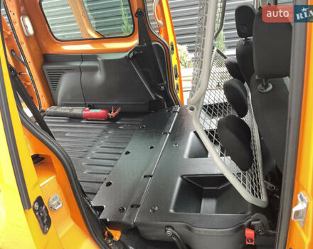 Рено Кенгу 2017 в Киеве на Automoto.ua Оранжевый Рено Кенгу, объемом двигателя 1.5 л и пробегом 300 тыс. км за 11500 $, фото 40 на Automoto.ua