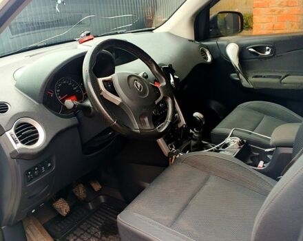 Белый Рено Колеос, объемом двигателя 2 л и пробегом 310 тыс. км за 7300 $, фото 7 на Automoto.ua