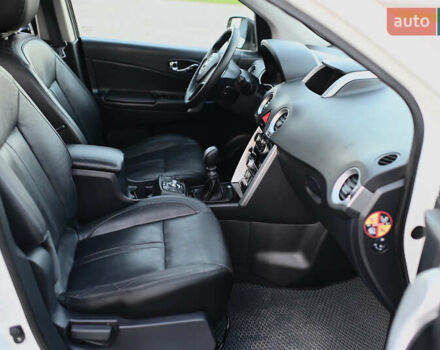 Белый Рено Колеос, объемом двигателя 2 л и пробегом 202 тыс. км за 10300 $, фото 46 на Automoto.ua