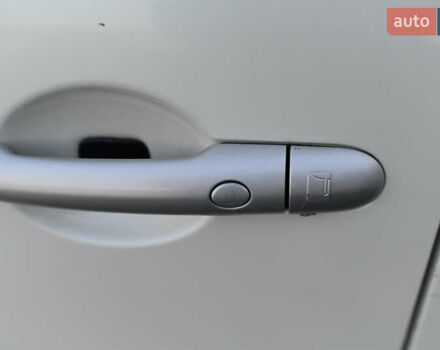 Белый Рено Колеос, объемом двигателя 2 л и пробегом 202 тыс. км за 10300 $, фото 43 на Automoto.ua