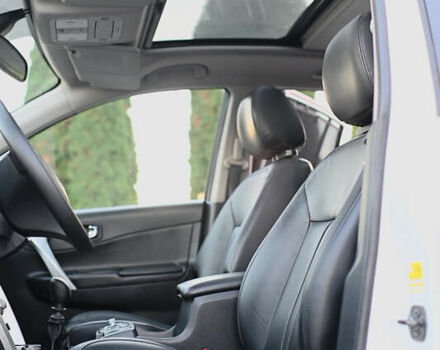 Белый Рено Колеос, объемом двигателя 2 л и пробегом 202 тыс. км за 10300 $, фото 54 на Automoto.ua