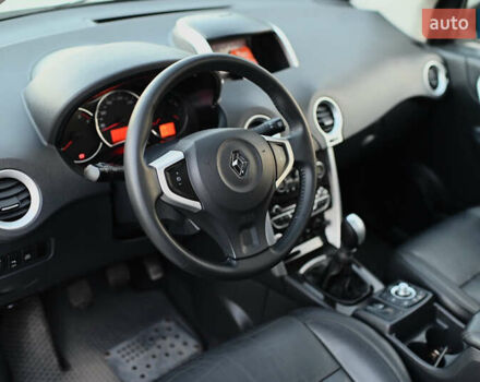 Белый Рено Колеос, объемом двигателя 2 л и пробегом 202 тыс. км за 10300 $, фото 26 на Automoto.ua