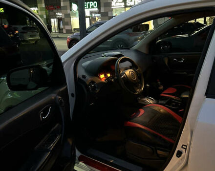 Белый Рено Колеос, объемом двигателя 2.49 л и пробегом 257 тыс. км за 10100 $, фото 7 на Automoto.ua