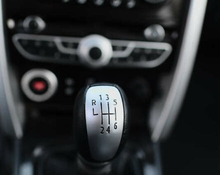 Белый Рено Колеос, объемом двигателя 2 л и пробегом 202 тыс. км за 10300 $, фото 29 на Automoto.ua