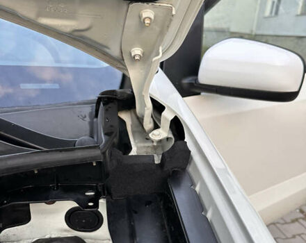 Белый Рено Колеос, объемом двигателя 2 л и пробегом 169 тыс. км за 9700 $, фото 39 на Automoto.ua