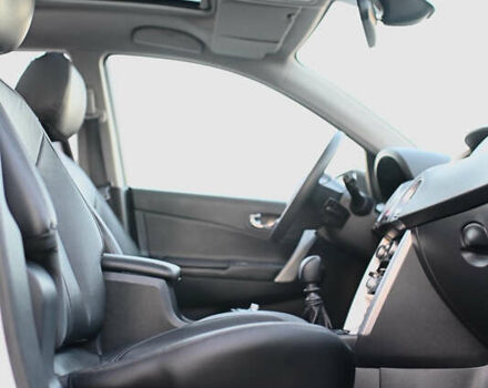 Белый Рено Колеос, объемом двигателя 2 л и пробегом 202 тыс. км за 10300 $, фото 45 на Automoto.ua