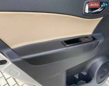 Белый Рено Колеос, объемом двигателя 2 л и пробегом 267 тыс. км за 9999 $, фото 17 на Automoto.ua