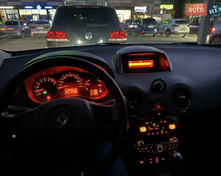 Белый Рено Колеос, объемом двигателя 2.49 л и пробегом 257 тыс. км за 10100 $, фото 11 на Automoto.ua