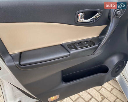 Белый Рено Колеос, объемом двигателя 2 л и пробегом 267 тыс. км за 9500 $, фото 21 на Automoto.ua