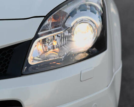 Белый Рено Колеос, объемом двигателя 2 л и пробегом 202 тыс. км за 10300 $, фото 14 на Automoto.ua