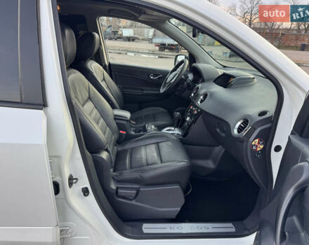 Белый Рено Колеос, объемом двигателя 2 л и пробегом 226 тыс. км за 12500 $, фото 60 на Automoto.ua