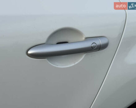 Белый Рено Колеос, объемом двигателя 2 л и пробегом 226 тыс. км за 12500 $, фото 24 на Automoto.ua