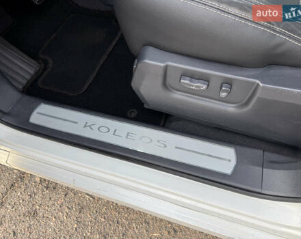 Белый Рено Колеос, объемом двигателя 2 л и пробегом 226 тыс. км за 12500 $, фото 42 на Automoto.ua