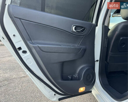 Белый Рено Колеос, объемом двигателя 2 л и пробегом 226 тыс. км за 12500 $, фото 51 на Automoto.ua