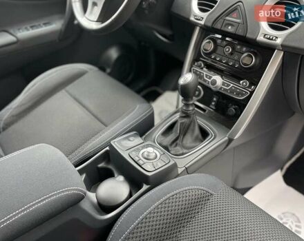 Білий Рено Колеос, об'ємом двигуна 2 л та пробігом 249 тис. км за 10200 $, фото 42 на Automoto.ua