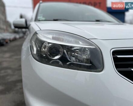 Білий Рено Колеос, об'ємом двигуна 2 л та пробігом 249 тис. км за 10200 $, фото 48 на Automoto.ua