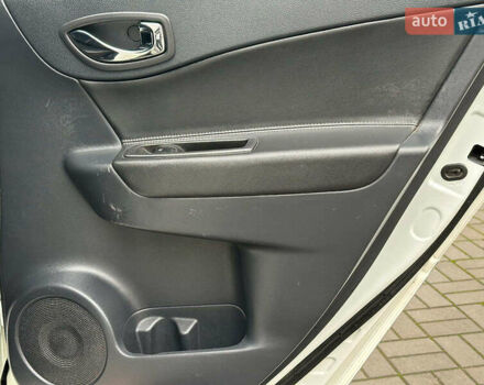 Белый Рено Колеос, объемом двигателя 2 л и пробегом 260 тыс. км за 10290 $, фото 16 на Automoto.ua