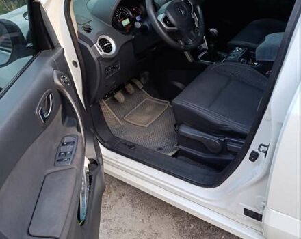 Белый Рено Колеос, объемом двигателя 2 л и пробегом 220 тыс. км за 10900 $, фото 4 на Automoto.ua