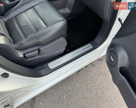 Белый Рено Колеос, объемом двигателя 2 л и пробегом 226 тыс. км за 12500 $, фото 63 на Automoto.ua