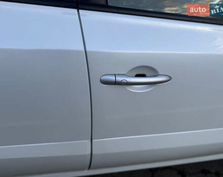 Белый Рено Колеос, объемом двигателя 2 л и пробегом 260 тыс. км за 9900 $, фото 11 на Automoto.ua