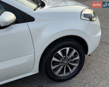 Белый Рено Колеос, объемом двигателя 2 л и пробегом 226 тыс. км за 12500 $, фото 11 на Automoto.ua
