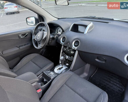 Белый Рено Колеос, объемом двигателя 2 л и пробегом 260 тыс. км за 9900 $, фото 12 на Automoto.ua