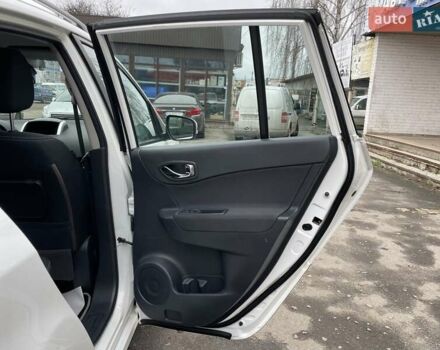 Білий Рено Колеос, об'ємом двигуна 2 л та пробігом 249 тис. км за 10200 $, фото 32 на Automoto.ua