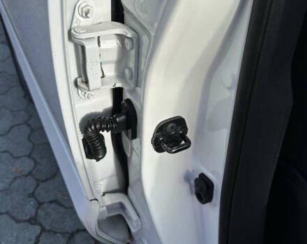 Белый Рено Колеос, объемом двигателя 2 л и пробегом 167 тыс. км за 9700 $, фото 34 на Automoto.ua