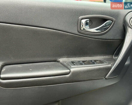 Белый Рено Колеос, объемом двигателя 2 л и пробегом 260 тыс. км за 10290 $, фото 7 на Automoto.ua