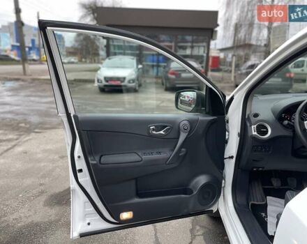 Білий Рено Колеос, об'ємом двигуна 2 л та пробігом 249 тис. км за 10200 $, фото 8 на Automoto.ua