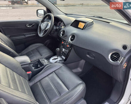 Белый Рено Колеос, объемом двигателя 2 л и пробегом 226 тыс. км за 12500 $, фото 61 на Automoto.ua