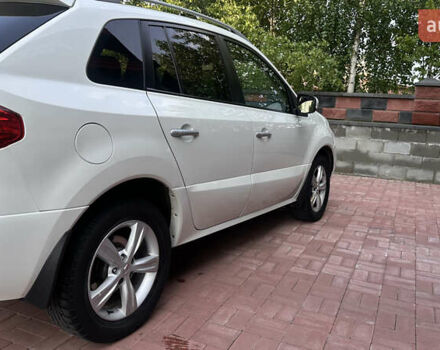 Белый Рено Колеос, объемом двигателя 2.49 л и пробегом 142 тыс. км за 11299 $, фото 9 на Automoto.ua