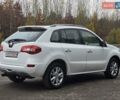 Белый Рено Колеос, объемом двигателя 2 л и пробегом 218 тыс. км за 10999 $, фото 4 на Automoto.ua