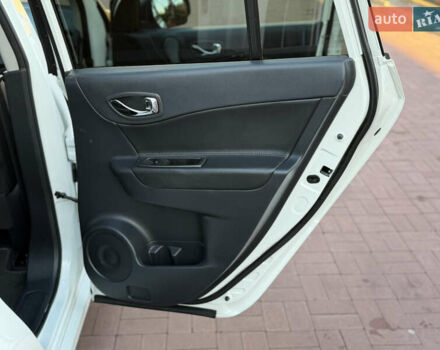 Білий Рено Колеос, об'ємом двигуна 2 л та пробігом 180 тис. км за 12300 $, фото 29 на Automoto.ua