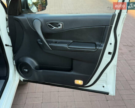 Білий Рено Колеос, об'ємом двигуна 2 л та пробігом 180 тис. км за 12300 $, фото 23 на Automoto.ua