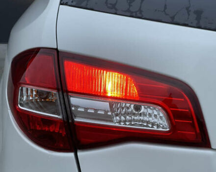 Белый Рено Колеос, объемом двигателя 2 л и пробегом 131 тыс. км за 13800 $, фото 12 на Automoto.ua