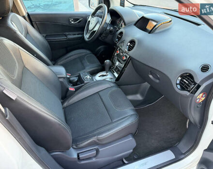 Білий Рено Колеос, об'ємом двигуна 2 л та пробігом 180 тис. км за 12300 $, фото 61 на Automoto.ua