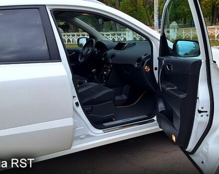 Белый Рено Колеос, объемом двигателя 2 л и пробегом 248 тыс. км за 12900 $, фото 5 на Automoto.ua