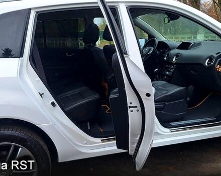 Белый Рено Колеос, объемом двигателя 2 л и пробегом 182 тыс. км за 13300 $, фото 10 на Automoto.ua