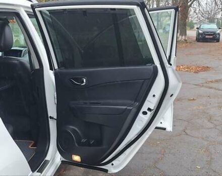 Белый Рено Колеос, объемом двигателя 2 л и пробегом 182 тыс. км за 13300 $, фото 80 на Automoto.ua